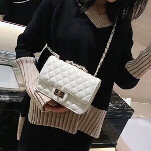 ELEGANT DESIGN STITCHED CROSSBODY